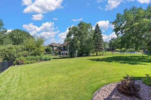 8072 Enclave Circle, Woodbury, MN 55125