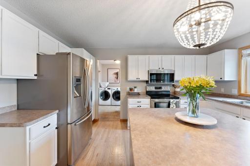 8072 Enclave Circle, Woodbury, MN 55125