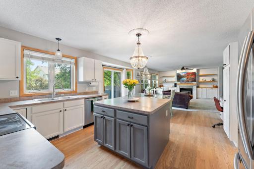 8072 Enclave Circle, Woodbury, MN 55125