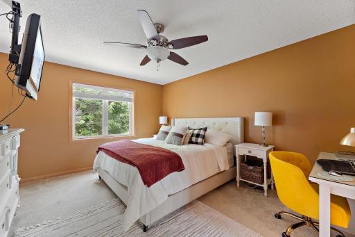 8072 Enclave Circle, Woodbury, MN 55125