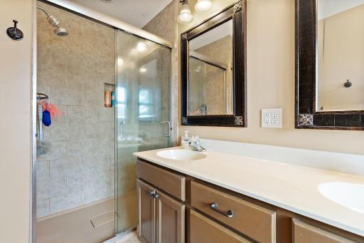 8072 Enclave Circle, Woodbury, MN 55125