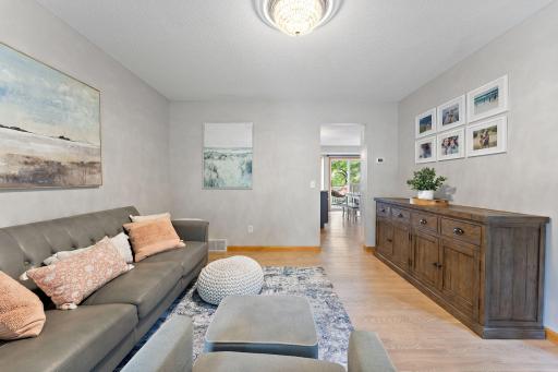8072 Enclave Circle, Woodbury, MN 55125