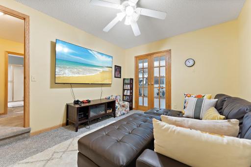 8072 Enclave Circle, Woodbury, MN 55125