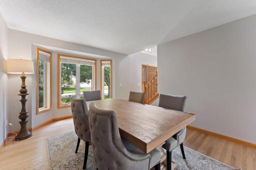 8072 Enclave Circle, Woodbury, MN 55125