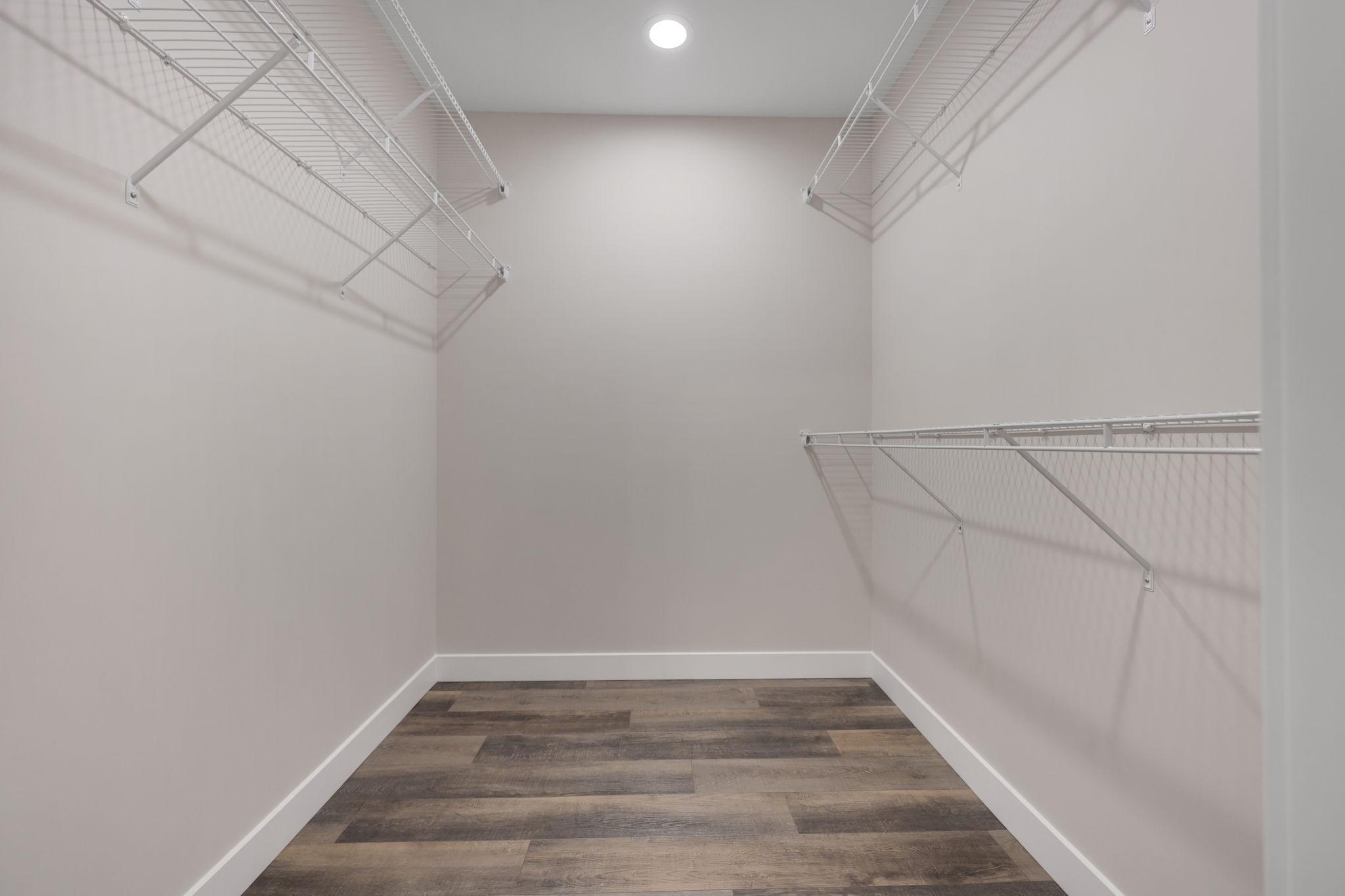 Master Bedroom Walkin Closet