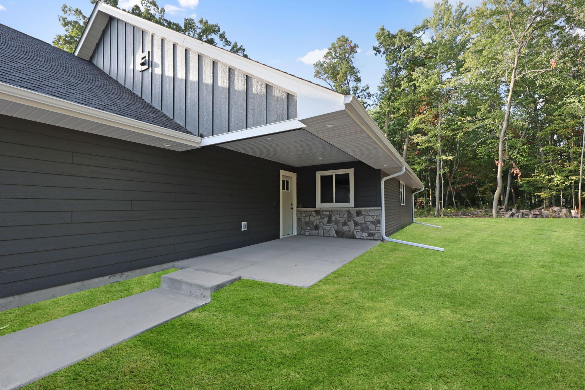 Wonderful Front Door Overhang. Note Landscaping Is An Option