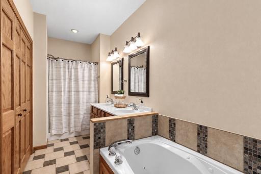 109 Cougar Drive, Mankato, MN 56001