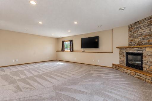 109 Cougar Drive, Mankato, MN 56001