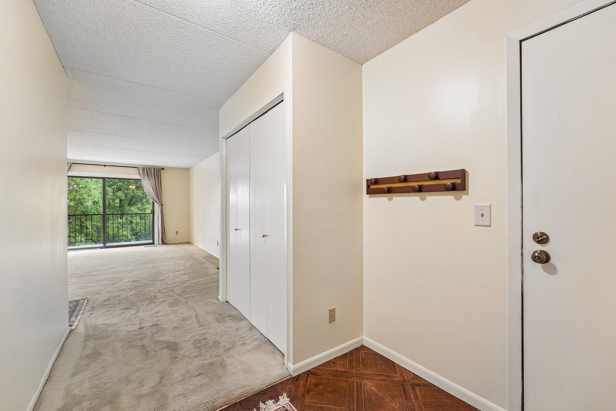 4-web-or-mls-Londin Ln E-S1508-004.jpg