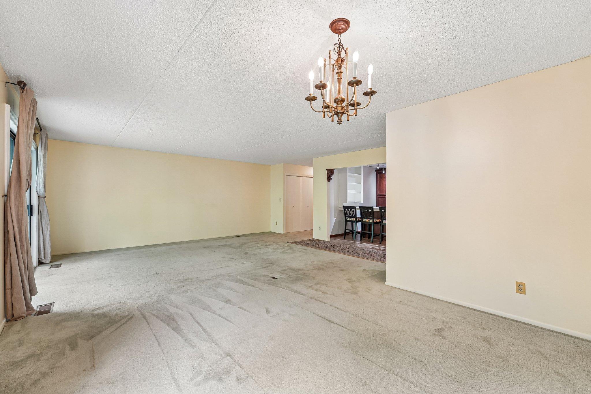 11-web-or-mls-Londin Ln E-S1508-009.jpg