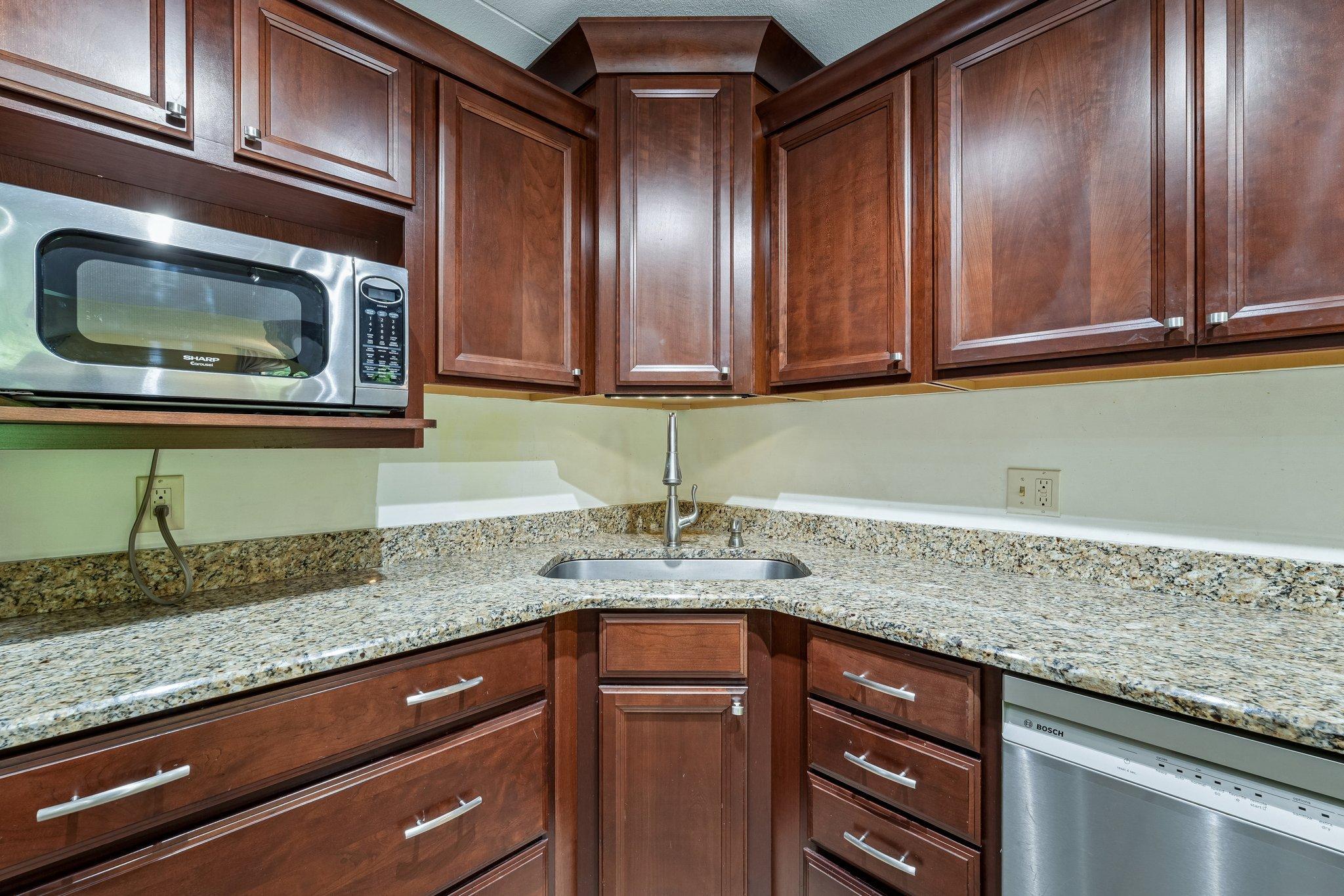 17-web-or-mls-Londin Ln E-S1508-015.jpg