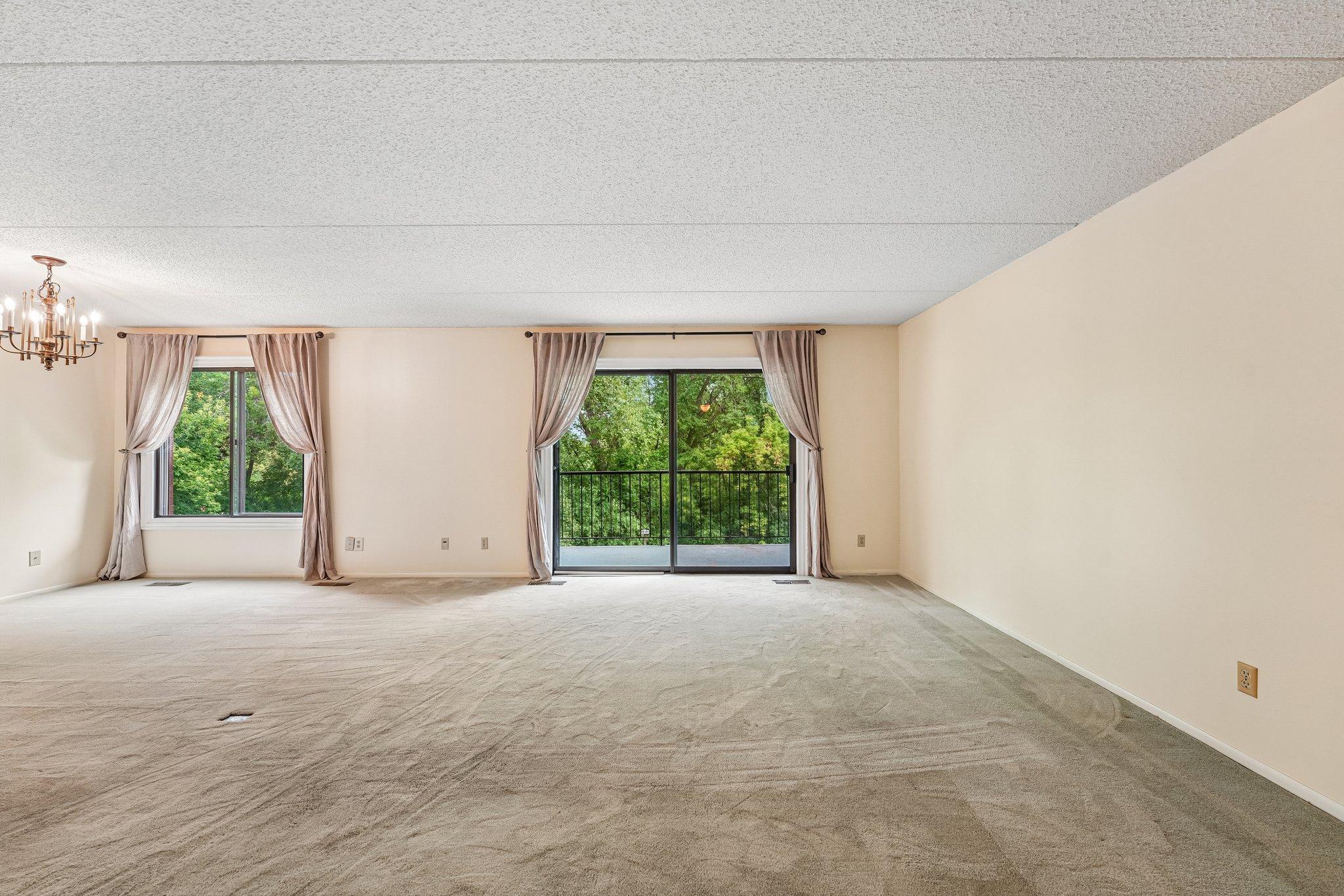 6-web-or-mls-Londin Ln E-S1508-006.jpg