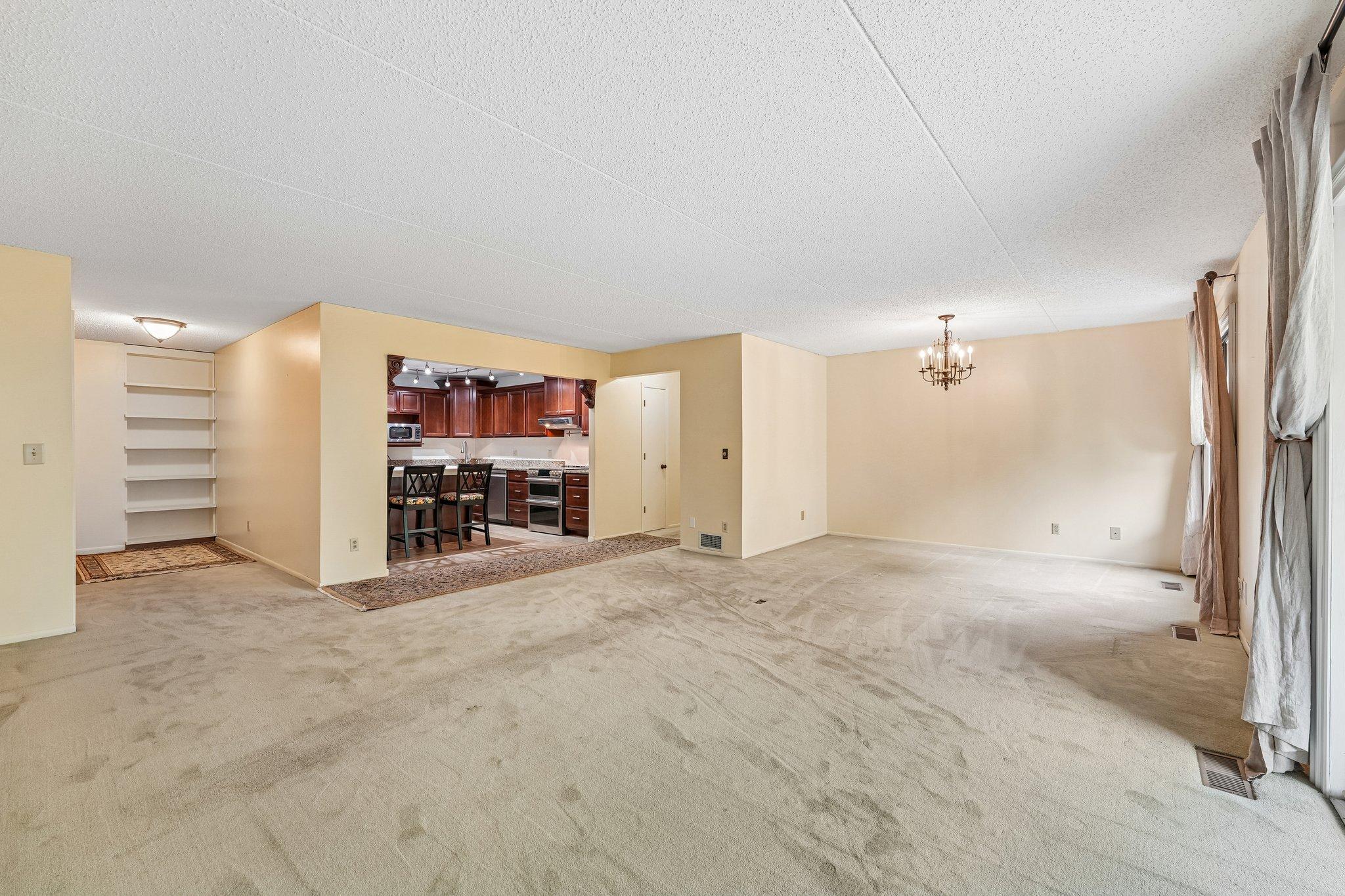 9-web-or-mls-Londin Ln E-S1508-007.jpg
