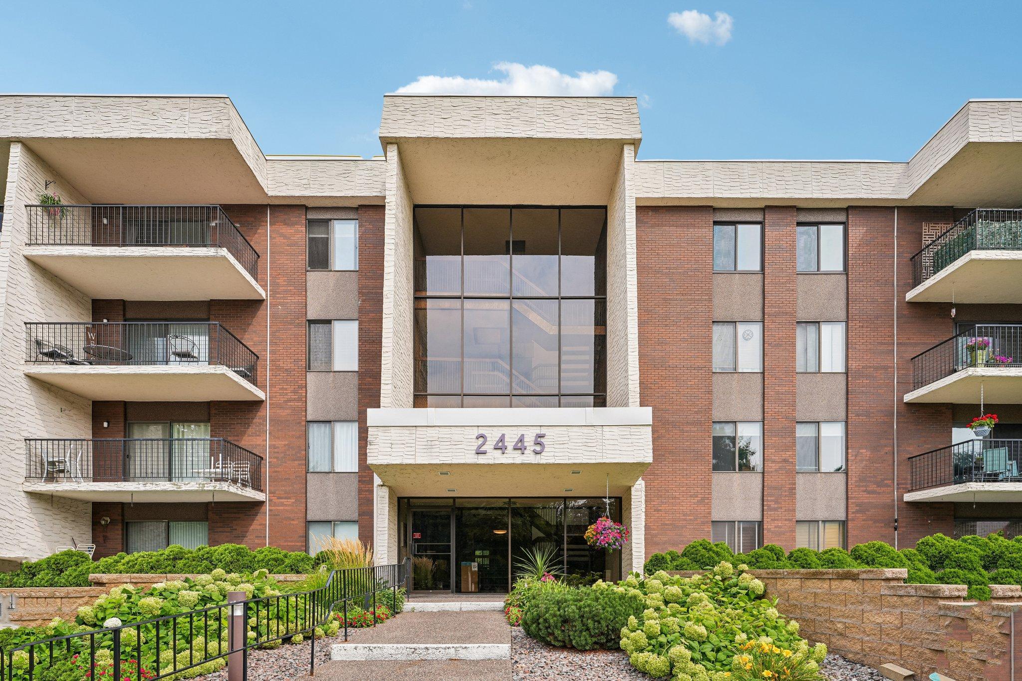 1-web-or-mls-Londin Ln E-S1508-001.jpg