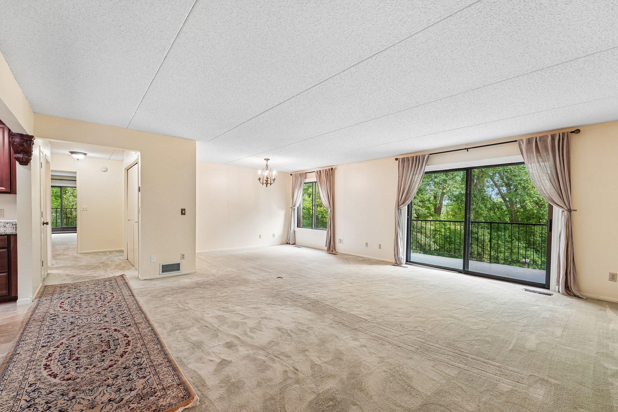 5-web-or-mls-Londin Ln E-S1508-005.jpg