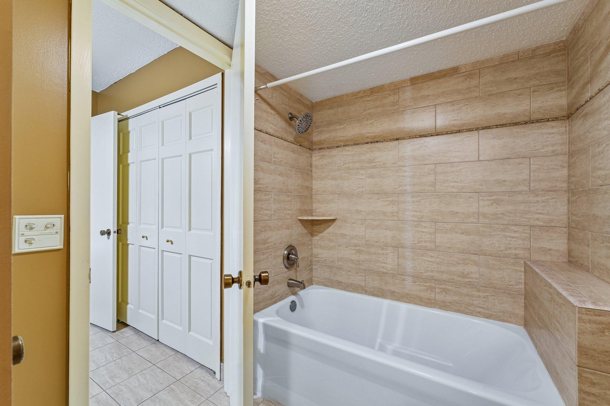29-web-or-mls-Londin Ln E-S1508-023.jpg