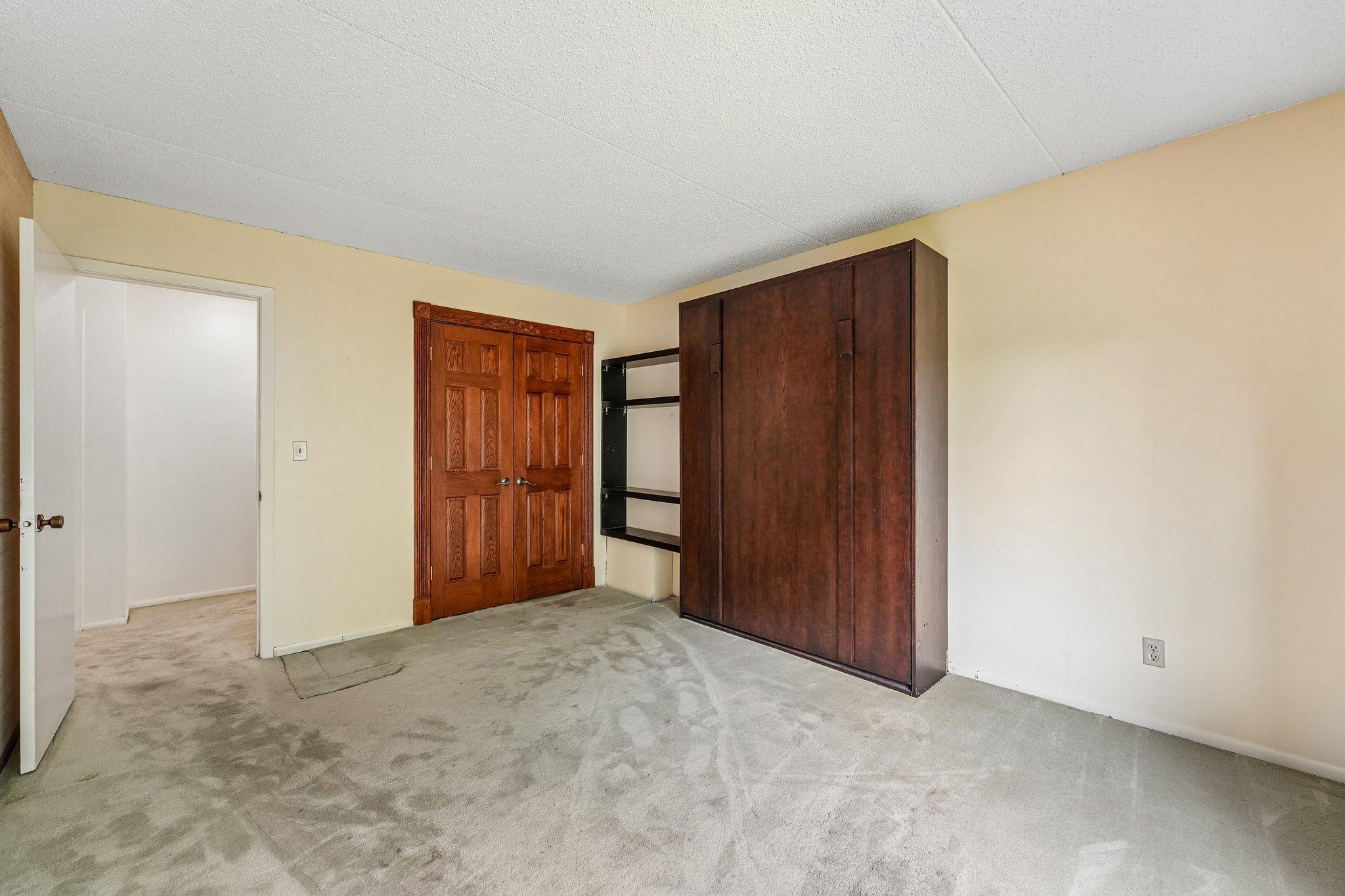 21-web-or-mls-Londin Ln E-S1508-017.jpg