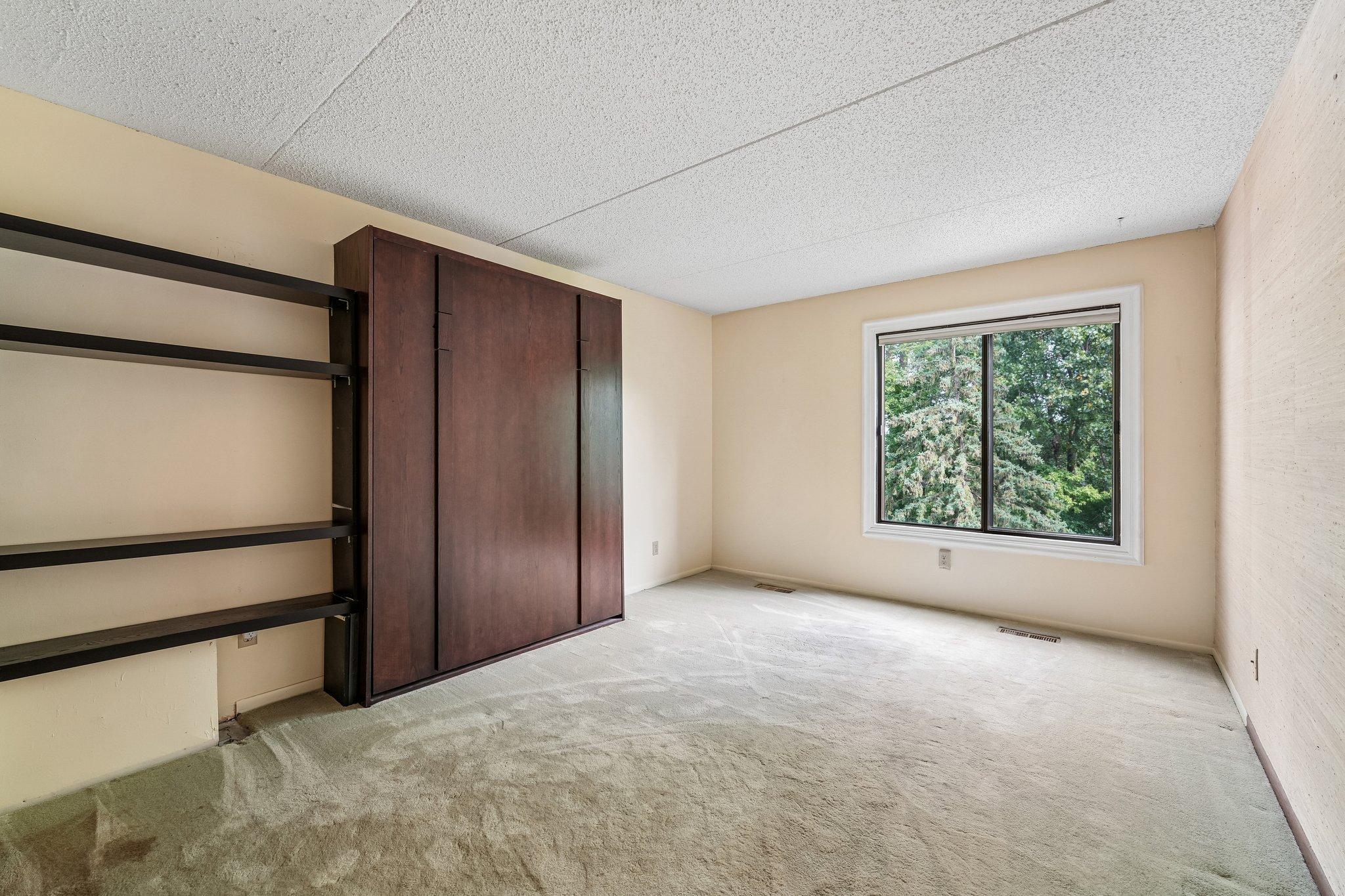 18-web-or-mls-Londin Ln E-S1508-016.jpg