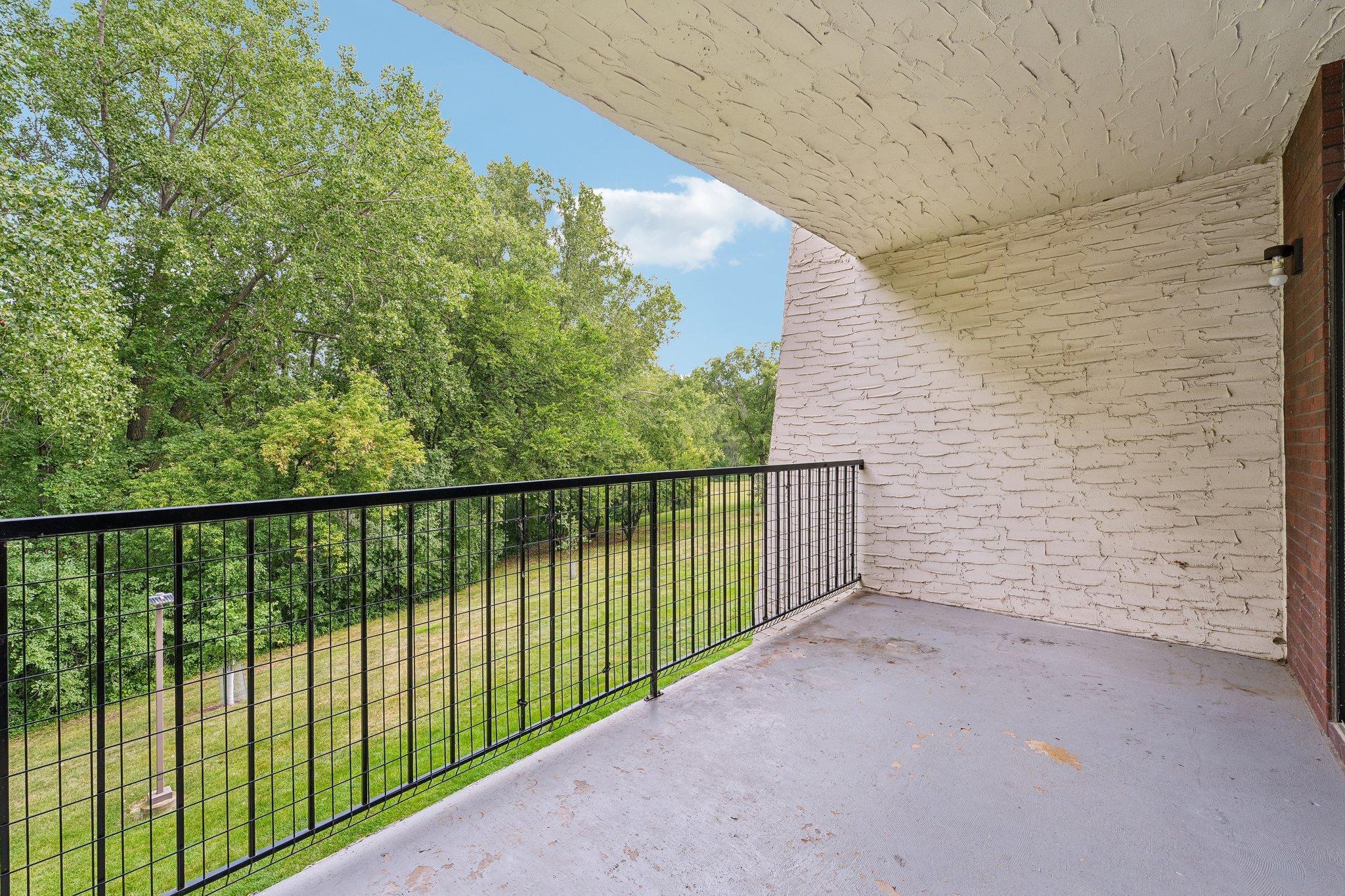 36-web-or-mls-Londin Ln E-S1508-030.jpg