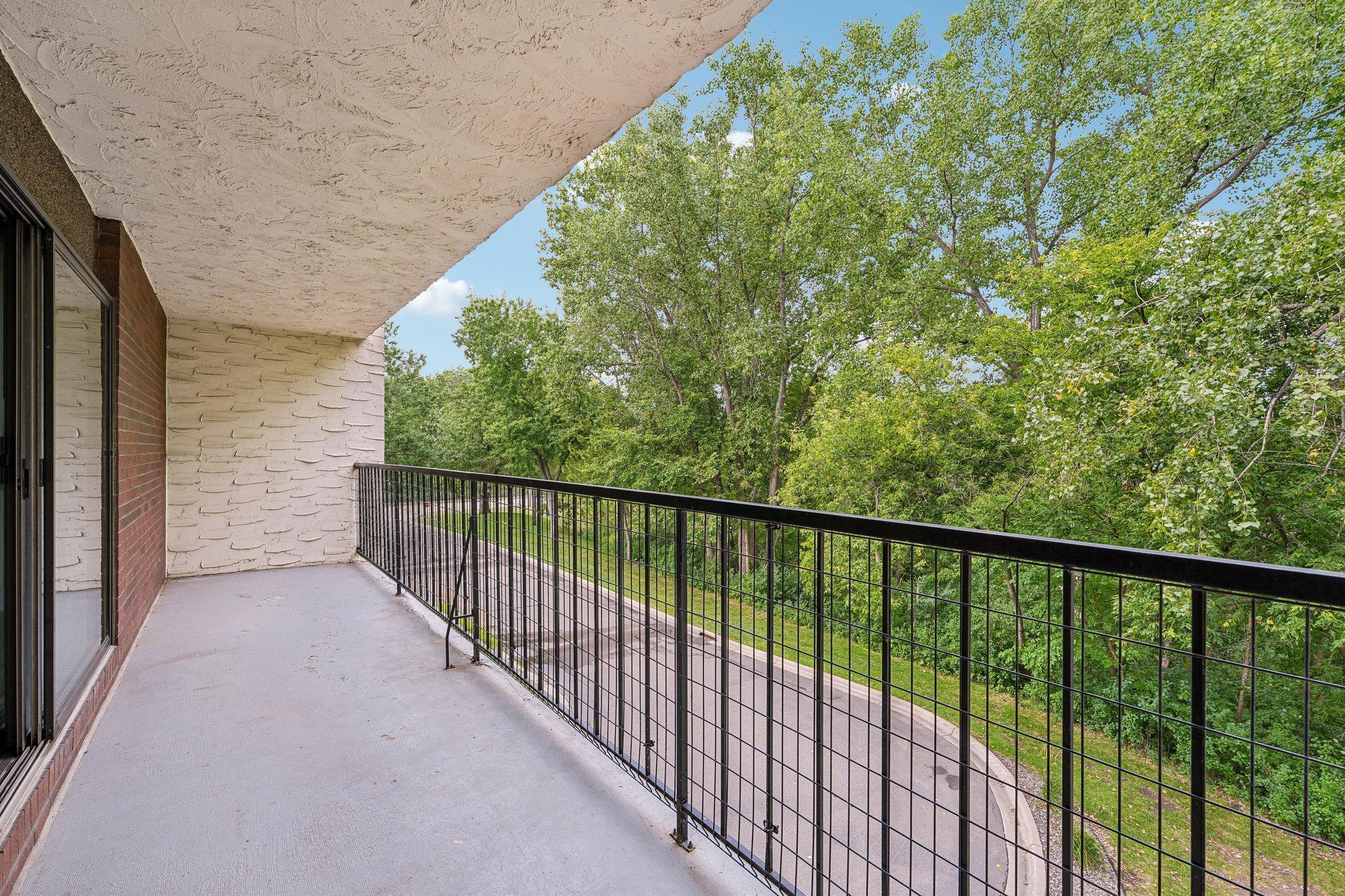 33-web-or-mls-Londin Ln E-S1508-027.jpg