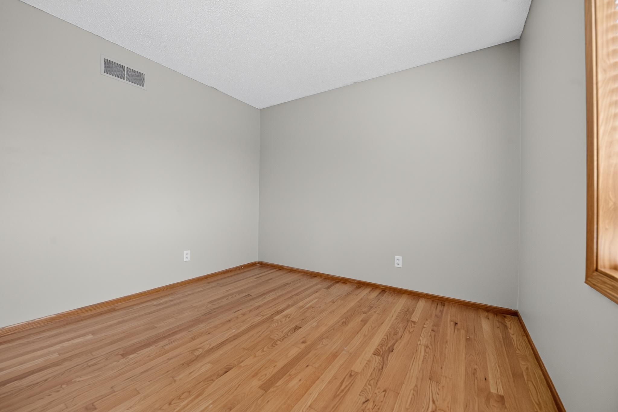 19_16755_Firestone_Way-Bedroom-7241.jpg