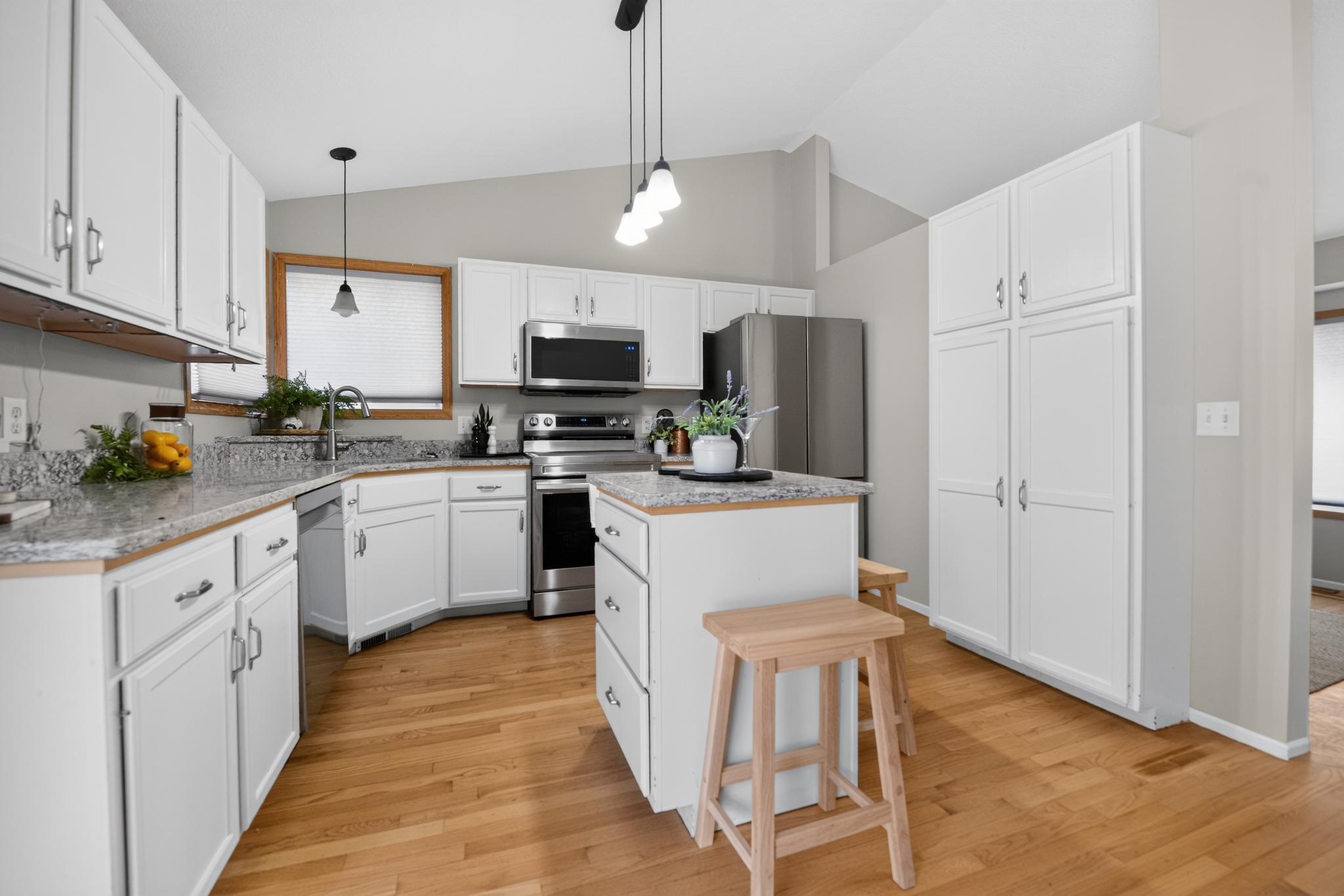 12_16755_Firestone_Way-Kitchen-7211.jpg