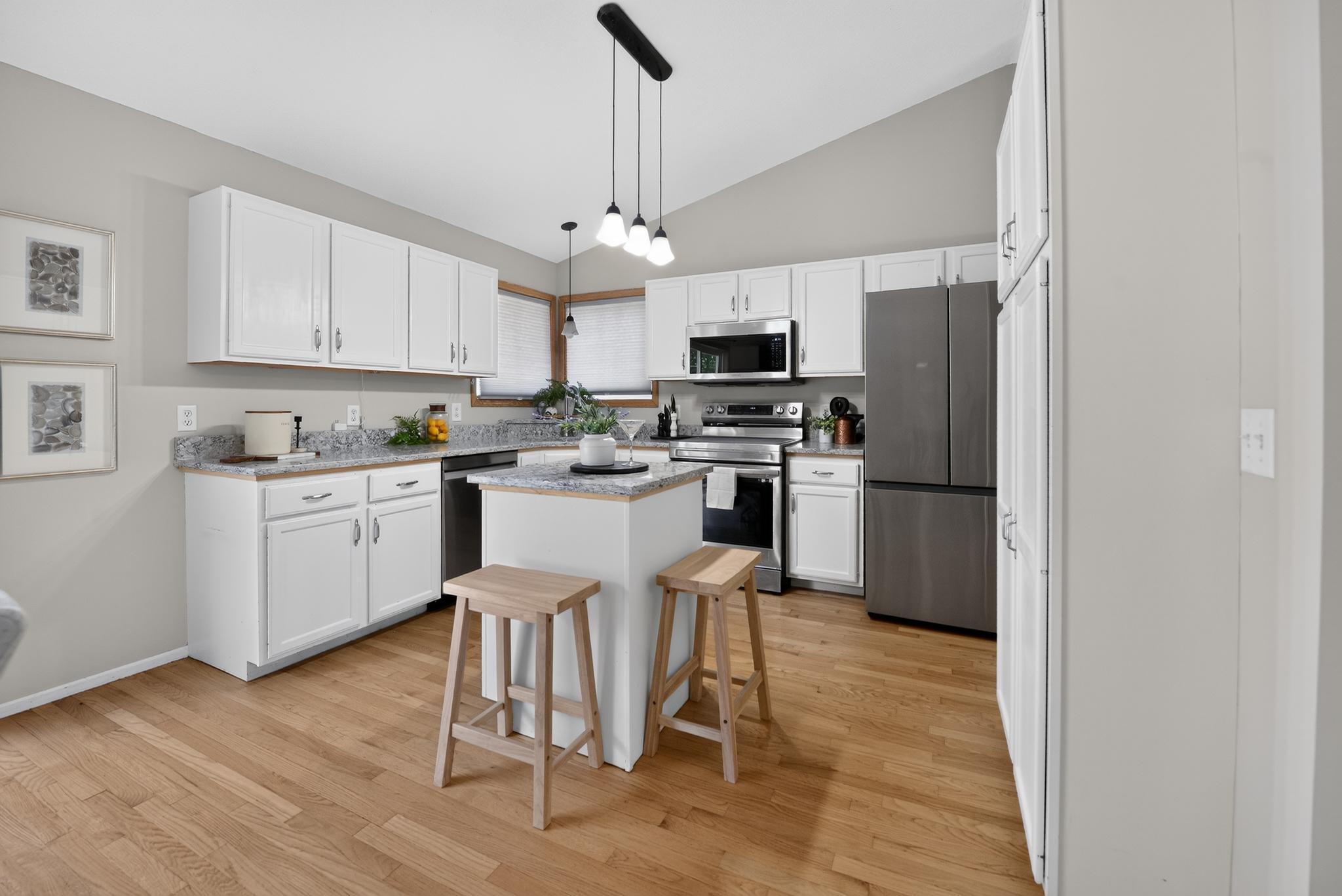13_16755_Firestone_Way-Kitchen-7200.jpg
