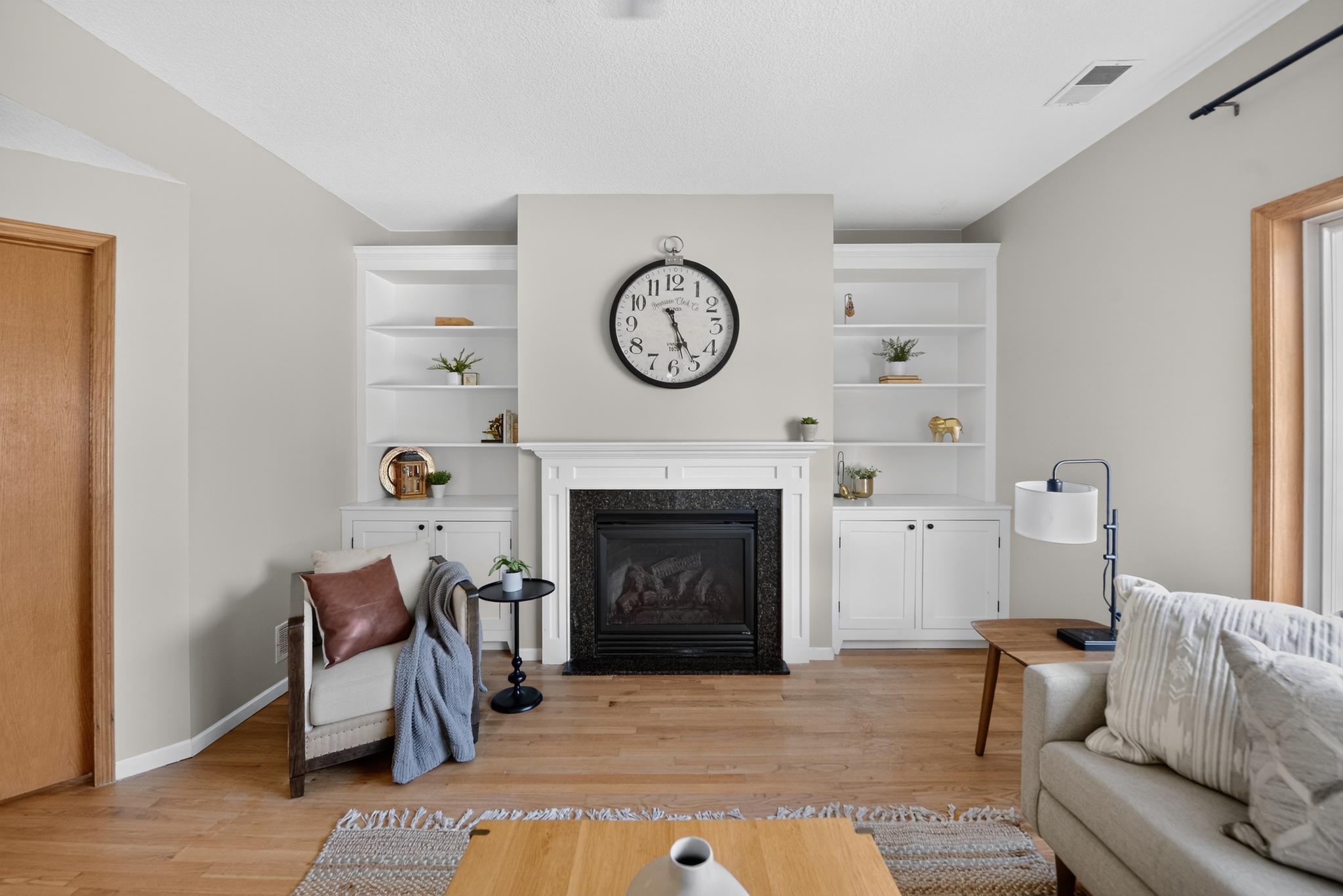 06_16755_Firestone_Way-Living_room-7213.jpg