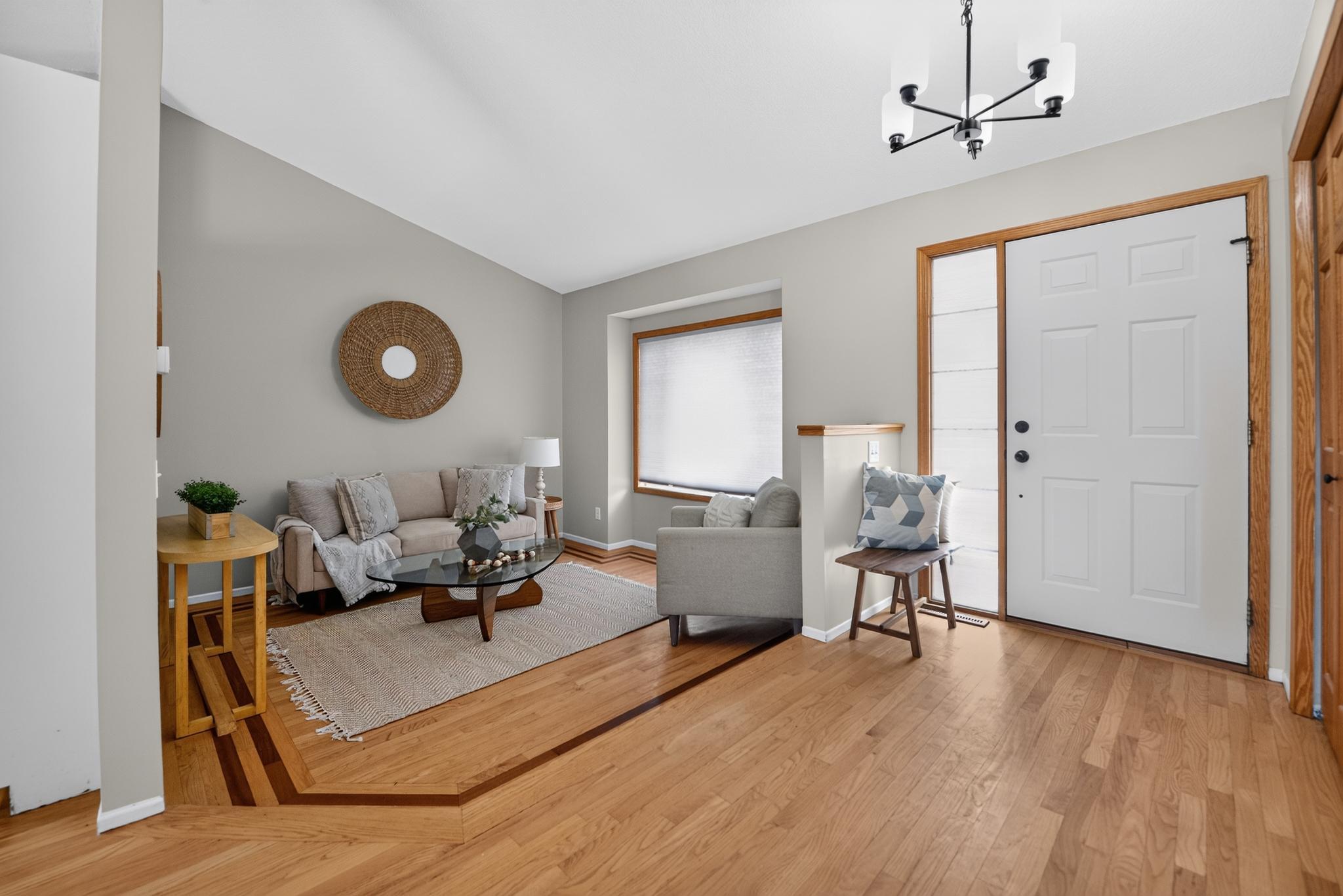 09_16755_Firestone_Way-Living_room-7253.jpg