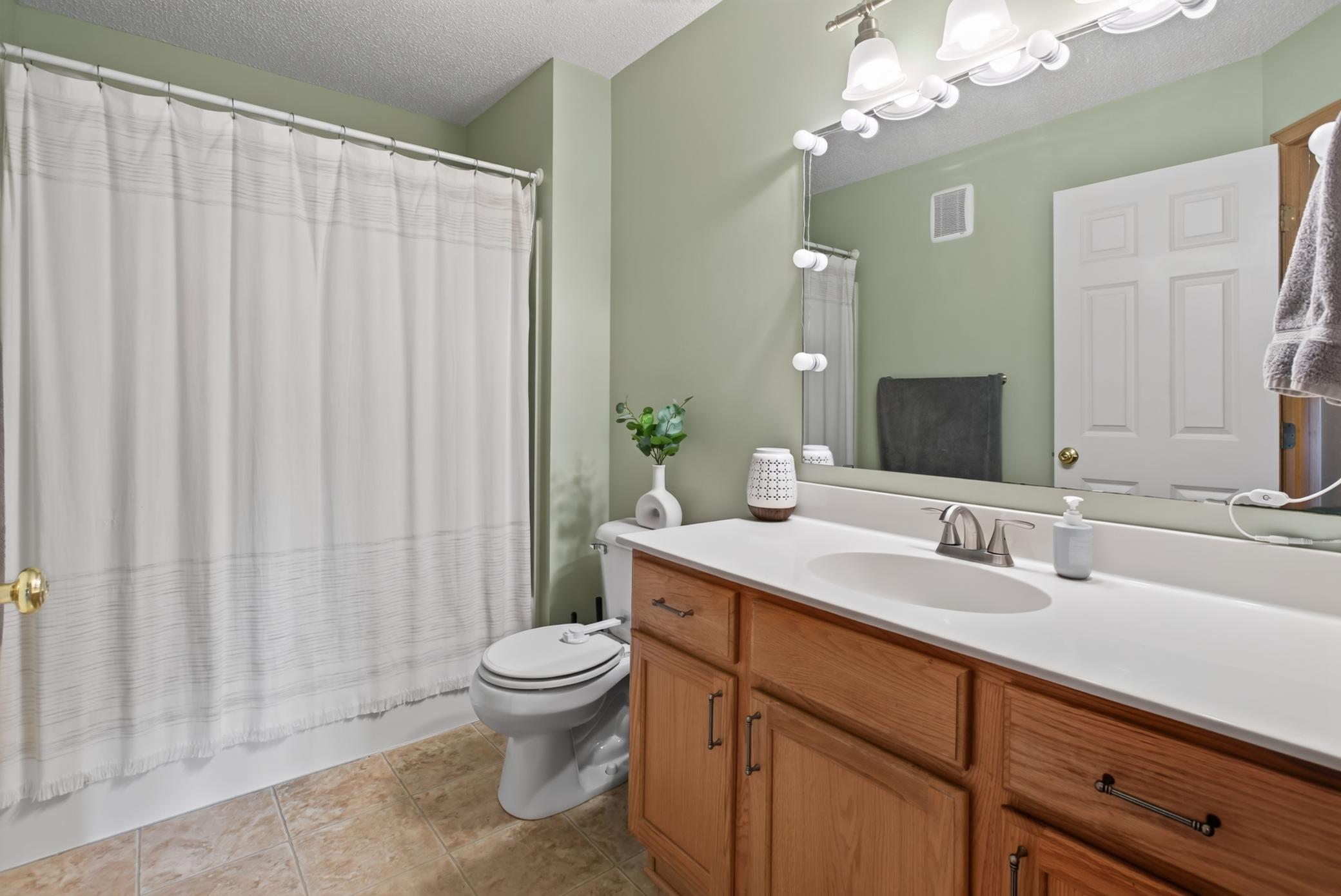 Upper level: full bathroom