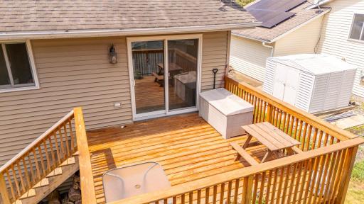 Nice deck, new sliding glass door in 2022 (no AI)