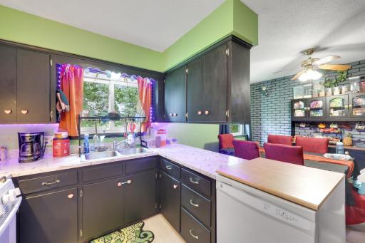 Dishwasher and serving peninsula