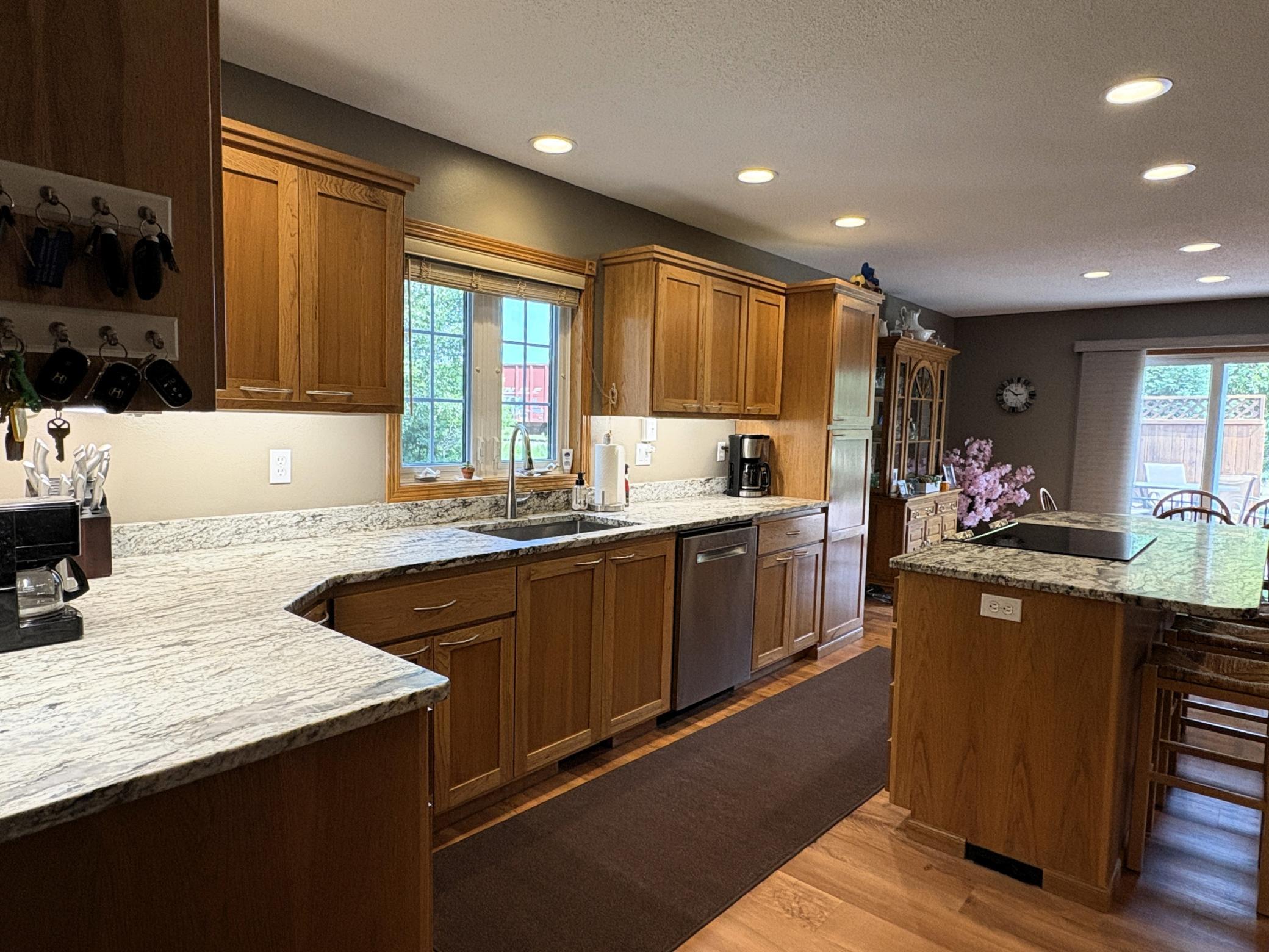 Large Kitchen.JPG
