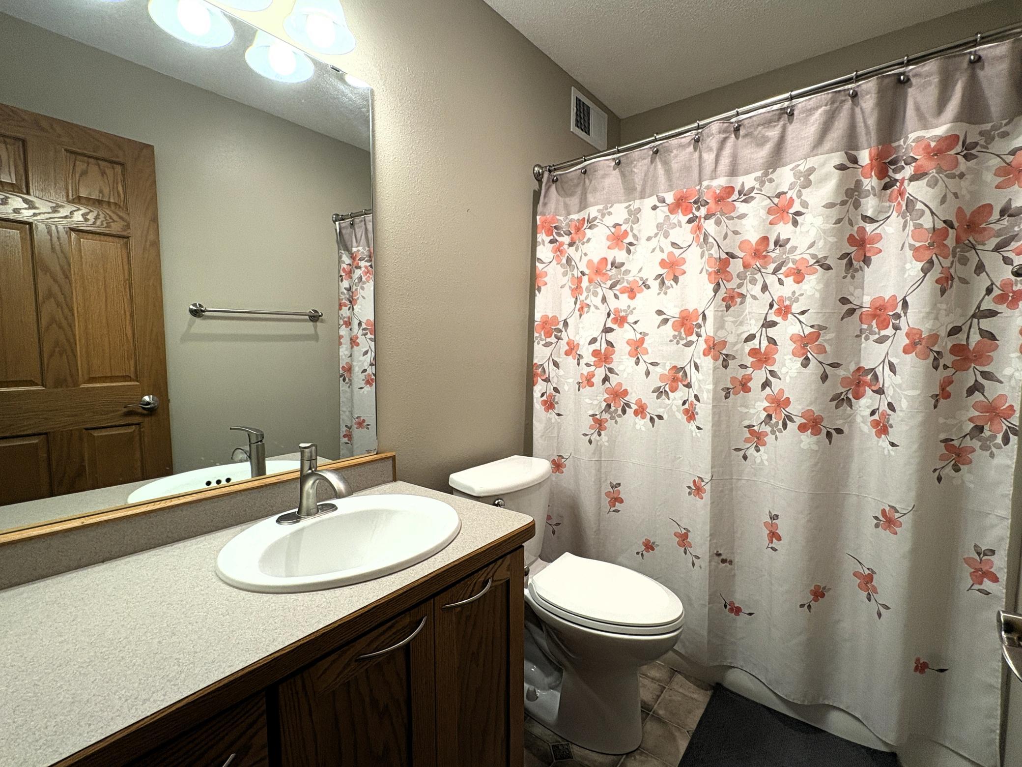 Main Floor Full Bath.JPG