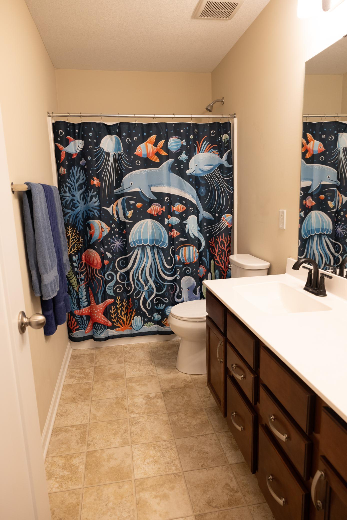Upper Floor full Bathroom