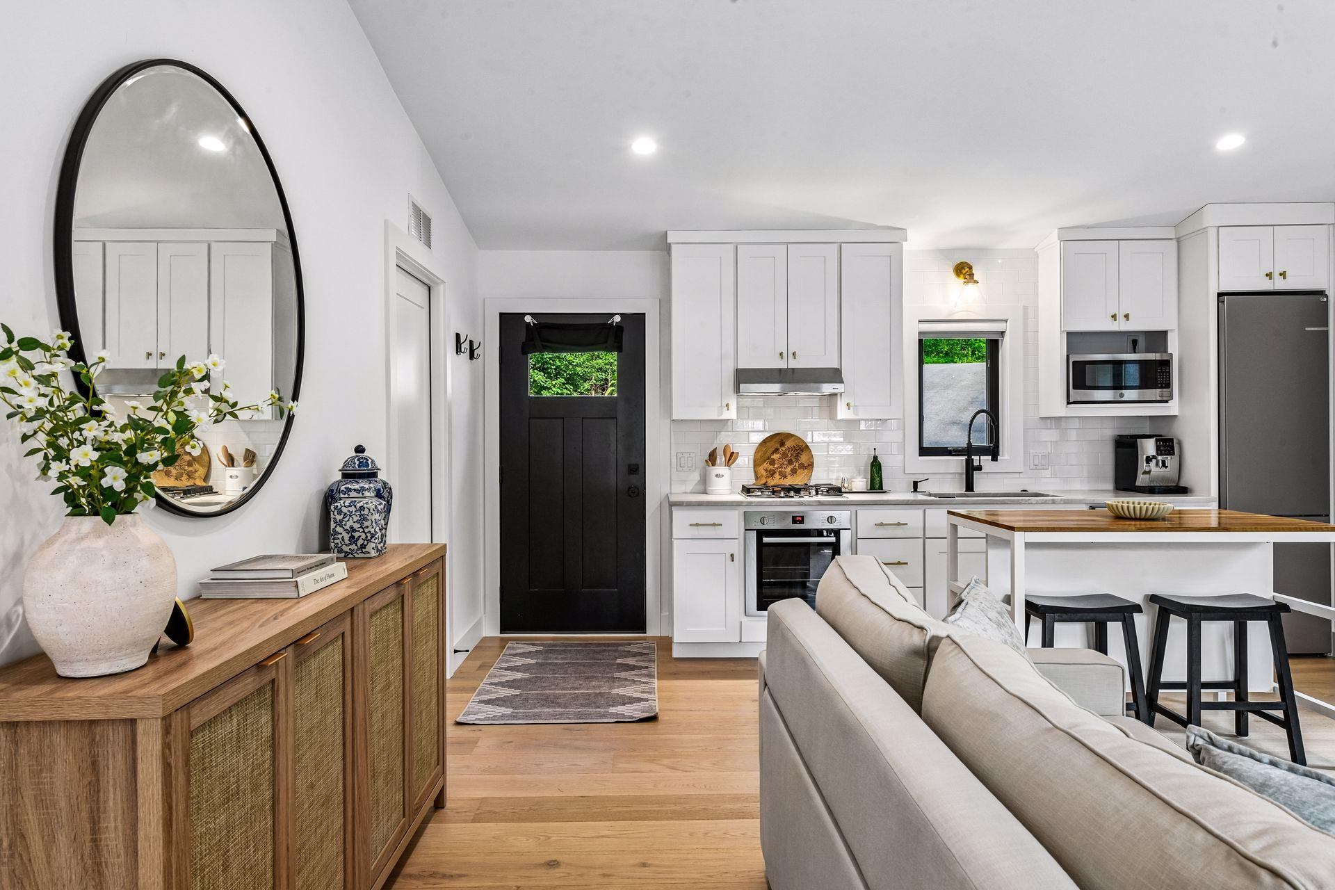 Perfect as a lakeside guest house, private studio, or home office, the ADU includes a full kitchen, living room, bedroom, three-quarter bathroom, laundry, lakeside patio, and spectacular sunset views.