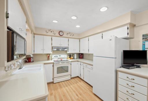 1065 Sherwood Street SE, Hutchinson, MN 55350