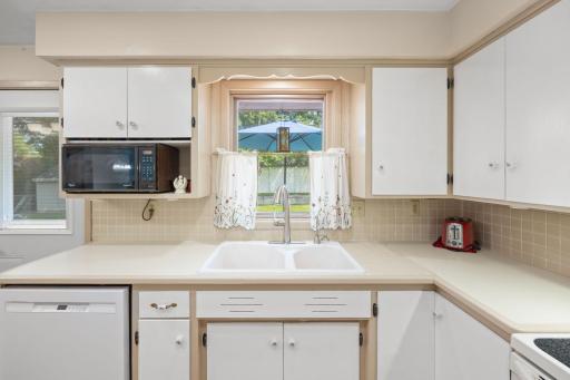 1065 Sherwood Street SE, Hutchinson, MN 55350