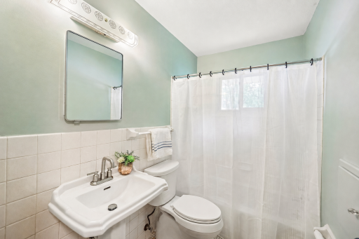 Main Level Full bath