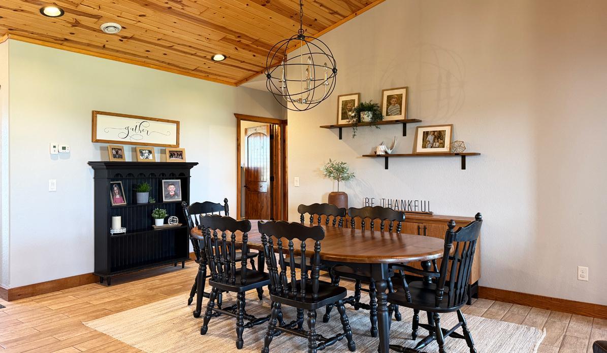 08 DiningRoom1.jpg