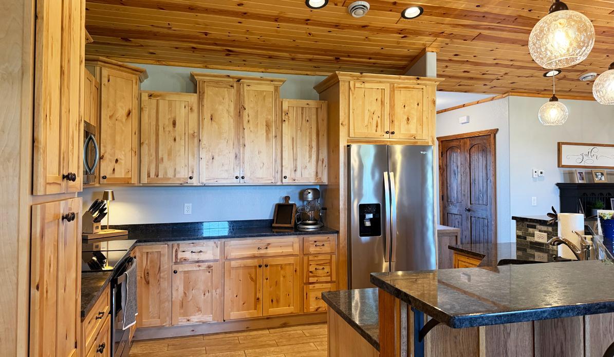 12 Kitchen2.jpg