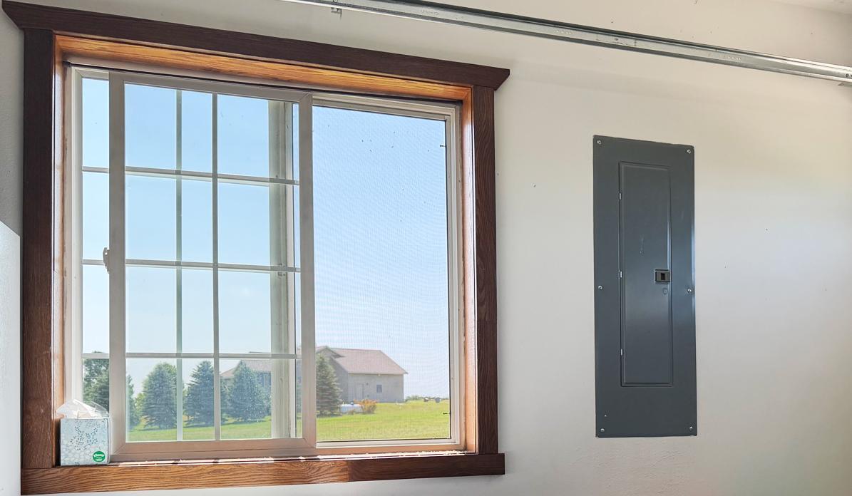 37 3-StallGarageWindow.jpg