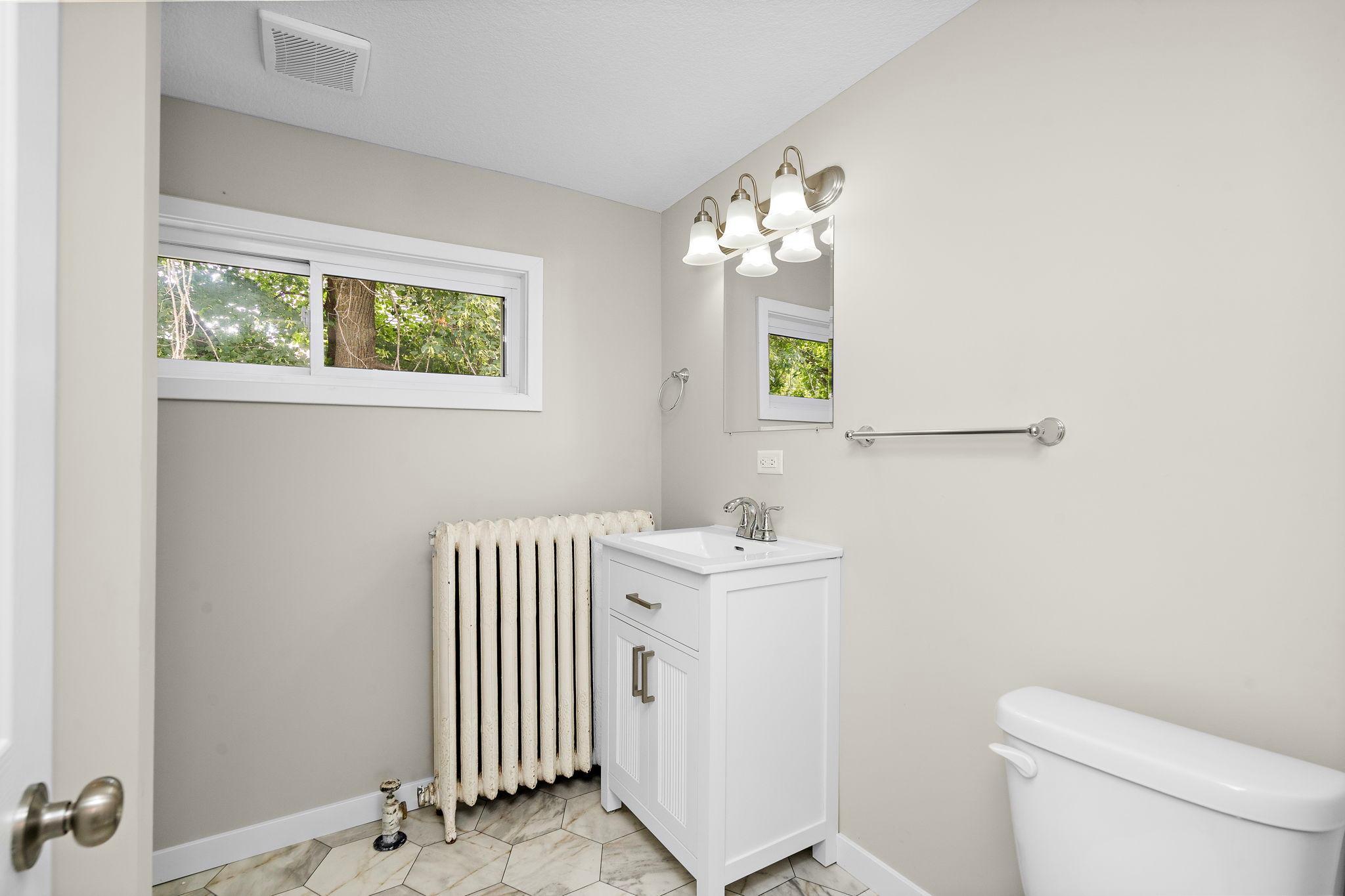 14-web-or-mls-205-adams-st-se.jpg