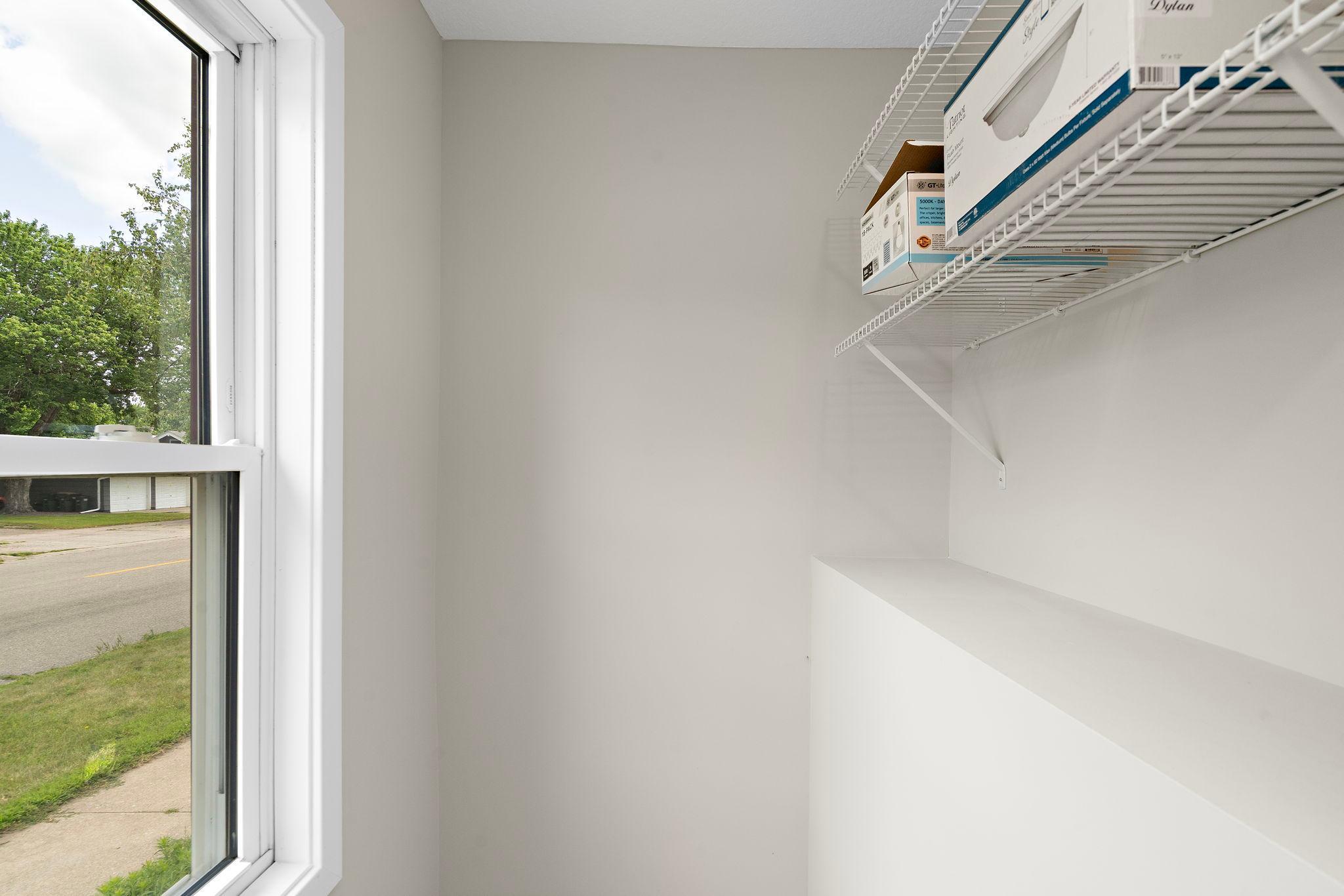 12-web-or-mls-205-adams-st-se.jpg