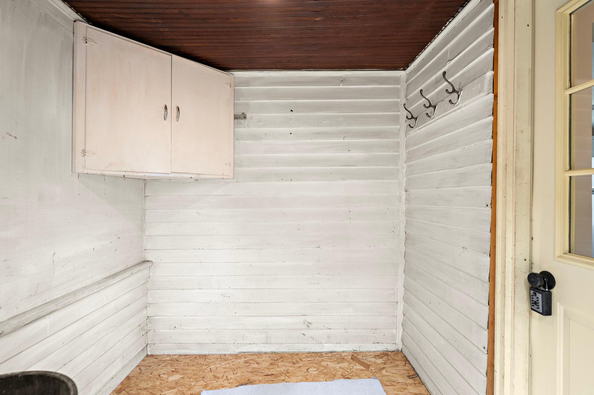 23-web-or-mls-205-adams-st-se.jpg