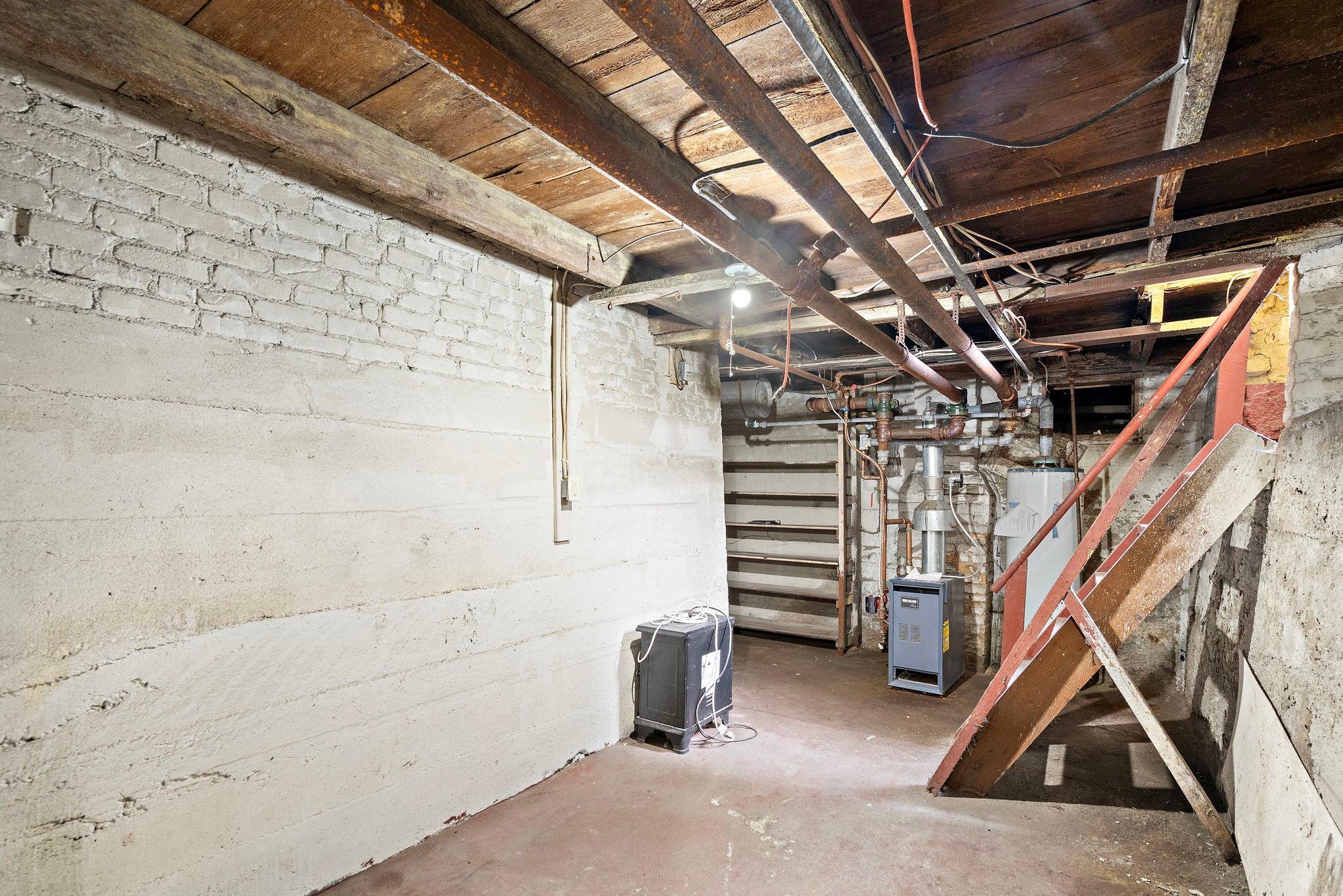 21-web-or-mls-205-adams-st-se.jpg