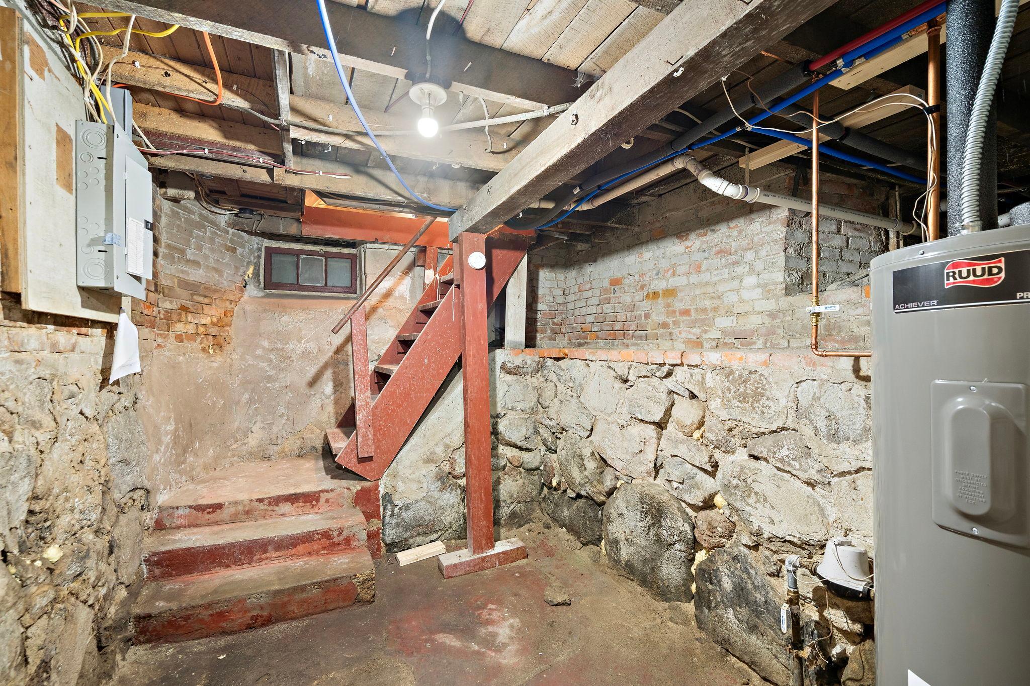 22-web-or-mls-205-adams-st-se.jpg