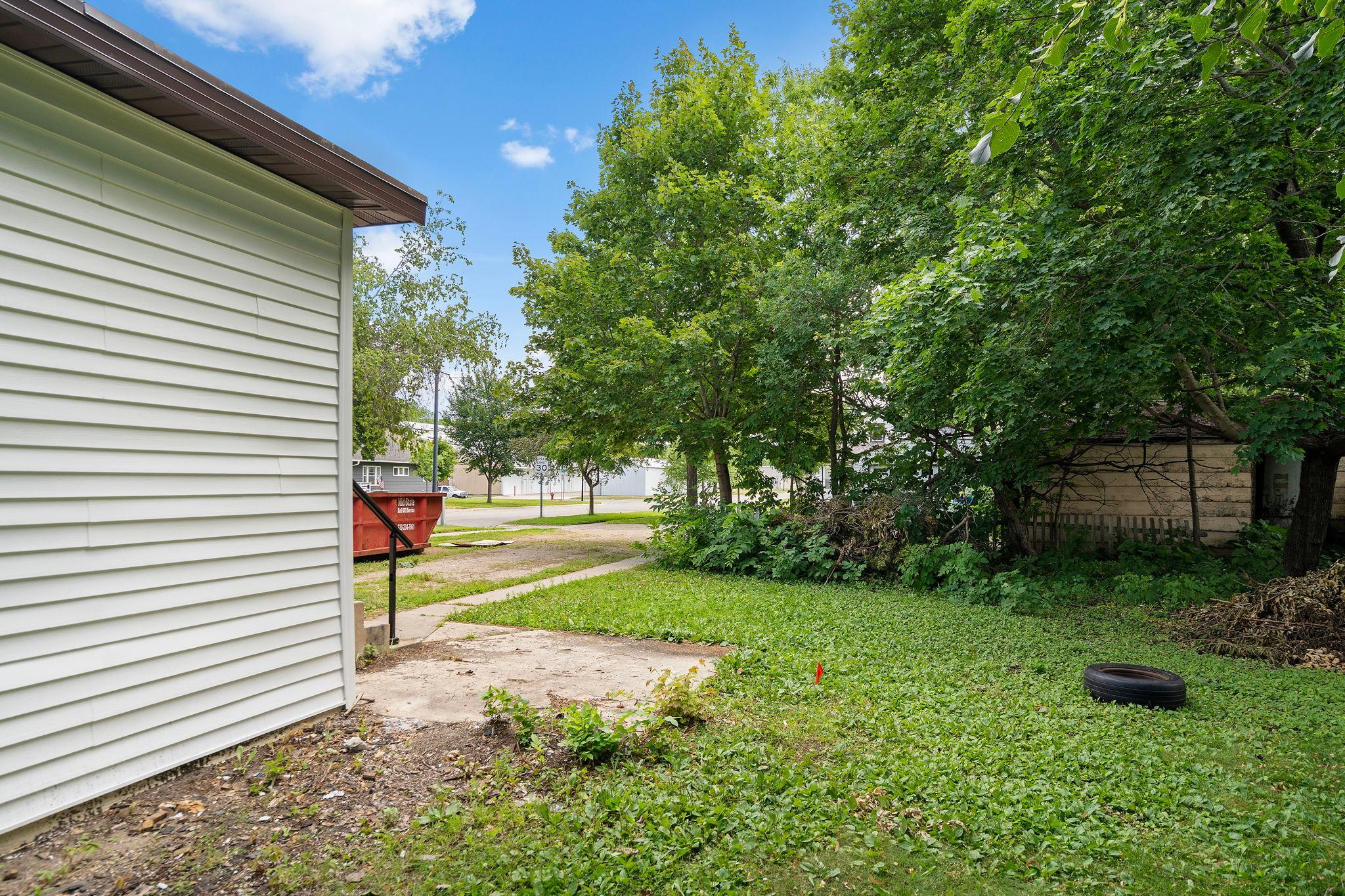 28-web-or-mls-205-adams-st-se.jpg