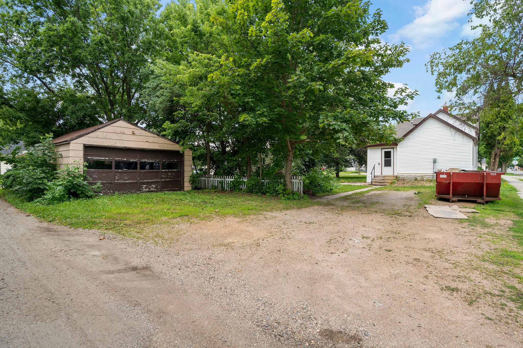 24-web-or-mls-205-adams-st-se.jpg