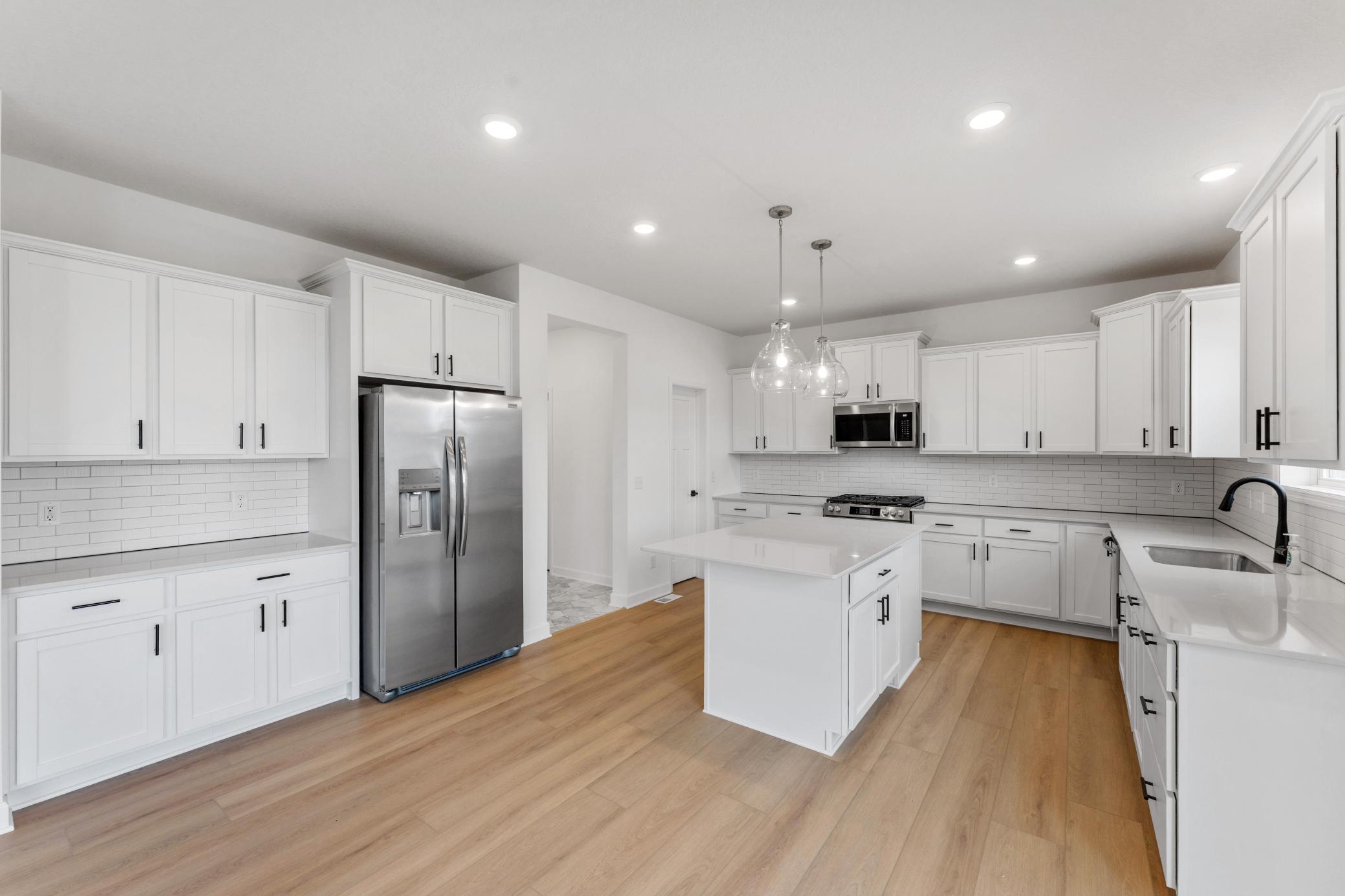 (Photo of an inventory home, actual homes finishes will vary)